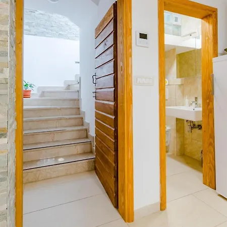 Roza - Luxury Four Bedroom With Private Pool Lägenhet